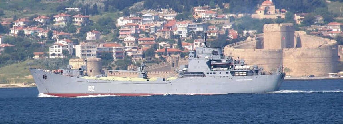 Rus Savaş Gemisi Çanakkale Boğazı\'ndan Geçti