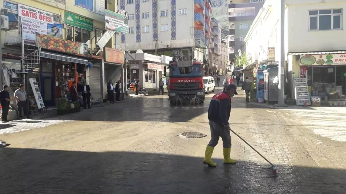 Sason Belediyesi Sel Sularının Oluşturduğu Kirliliği Temizledi