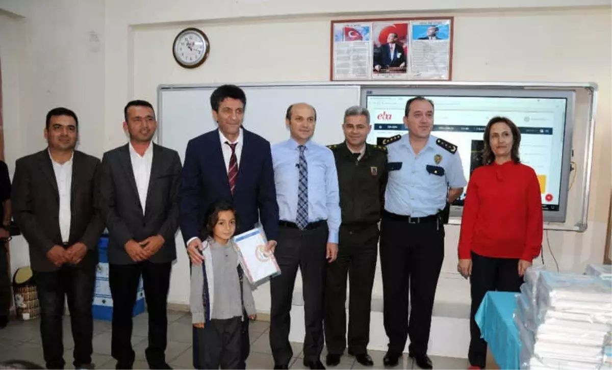 Şehit Polislerin Adını Taşıyan Okullarda Kitap Dağıtımı