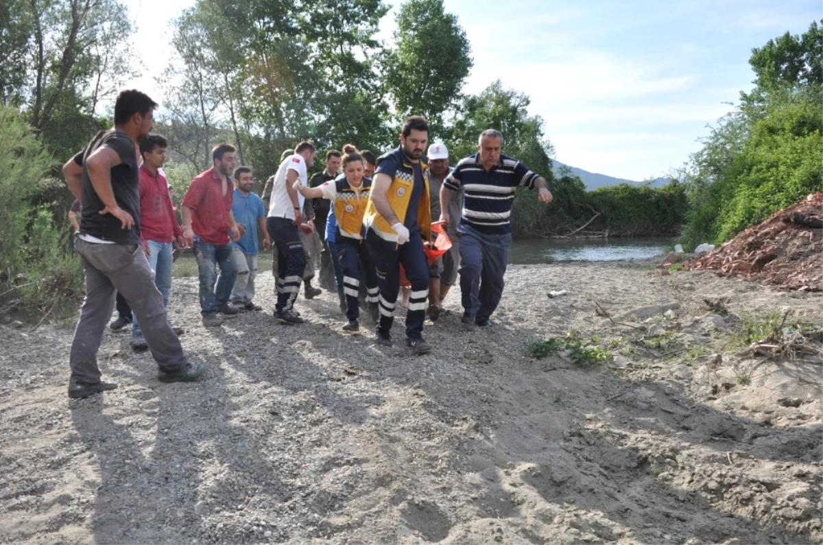 Sinop\'ta Serinlemek İçin Irmağa Giren 2 Kardeşten 1\'i Boğuldu, 1\'i Kayboldu