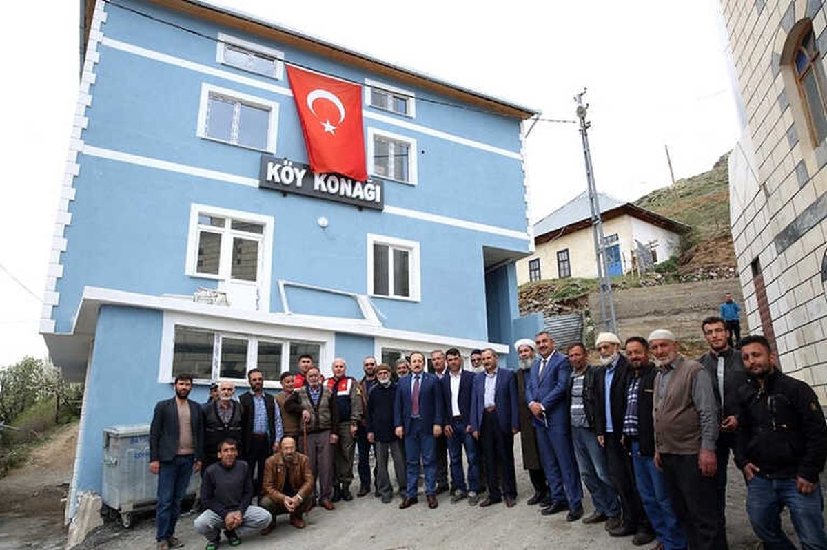 Vali Pehlivan Afrin Zeytin Dalı Harekâtına Destek Kampanyasına En Çok Katkı Sunan Kozluk Köyü\'nü...