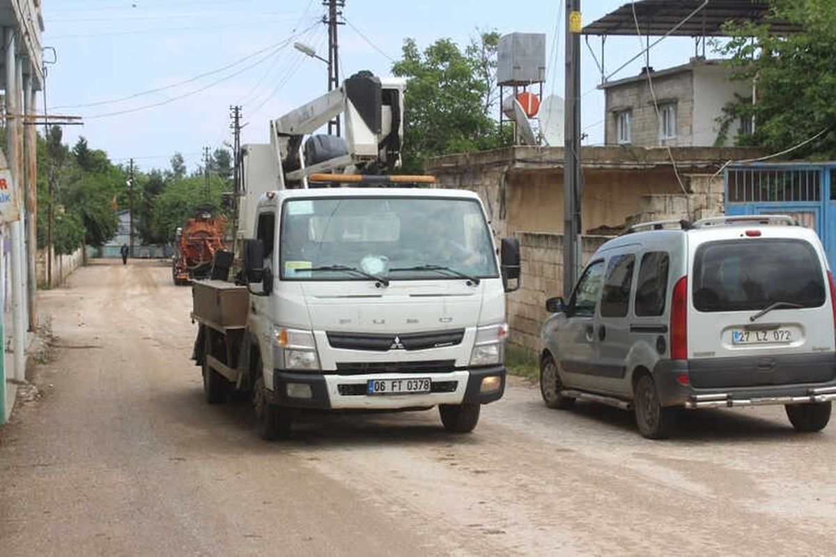 Yavuzeli\'ne Düşen Yıldırım 6 Evi Elektriksiz Bıraktı