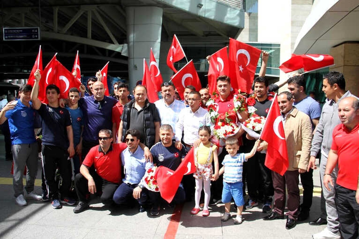 8. Kez Avrupa Şampiyonu Olan Rıza Kayaalp, Ankara\'da Coşkuyla Karşılandı
