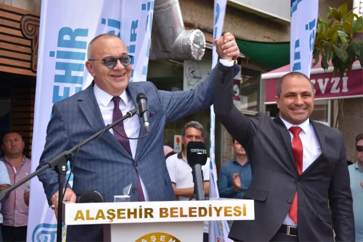 Alaşehir\'in Yeni Belediye Başkanı Uçak Görevine Başladı