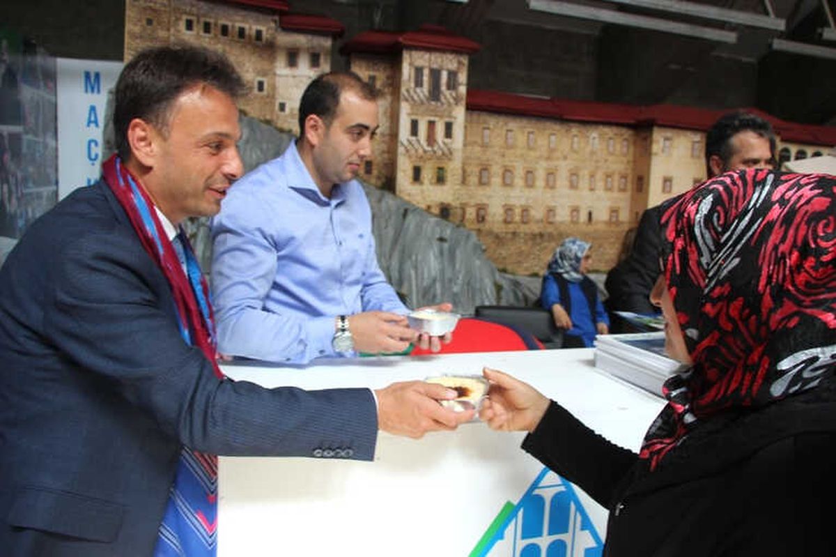 Ankara\'daki Trabzon Günlerinde Hamsiköy Sütlacı İzdihamı