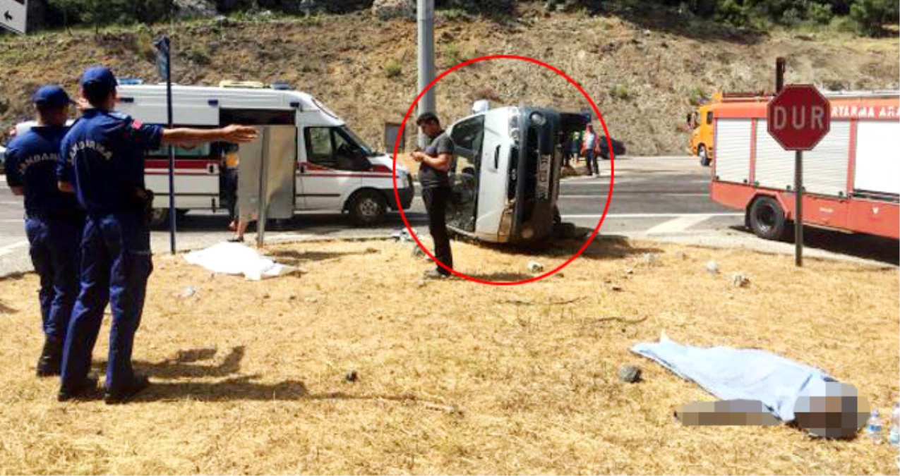 Antalya\'da Minibüs ile Otomobil Çarpıştı: 4 Turist Öldü, 5 Turist Yaralandı