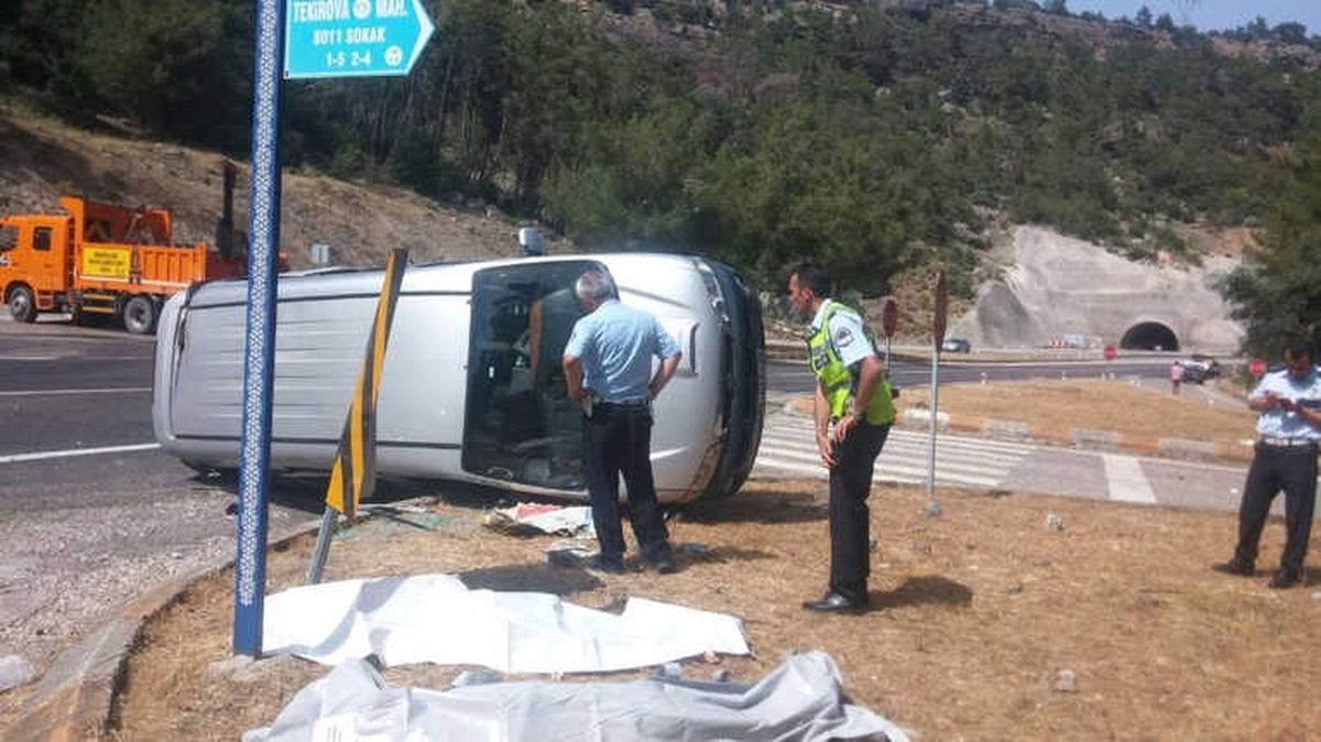 Antalya\'da Trafik Kazası: 4 Ölü, 2 Yaralı (1)