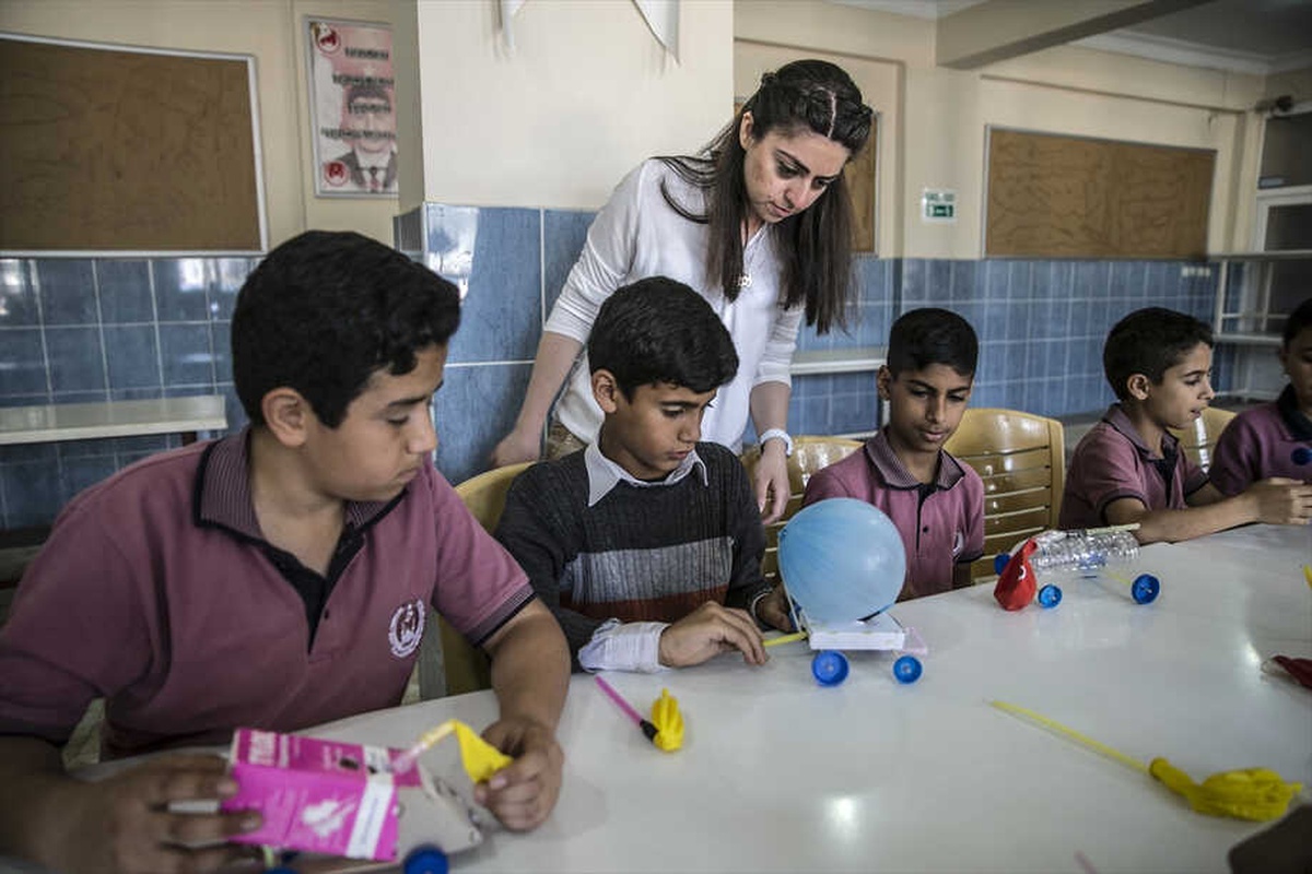Atık Plastik Şişe ve Pipetler Arabaya Dönüştü