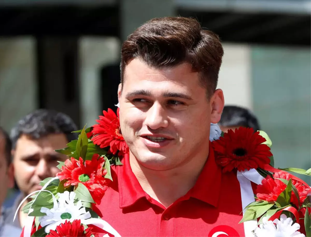 Avrupa Şampiyonu Rıza Kayaalp, Ankara\'ya Geldi