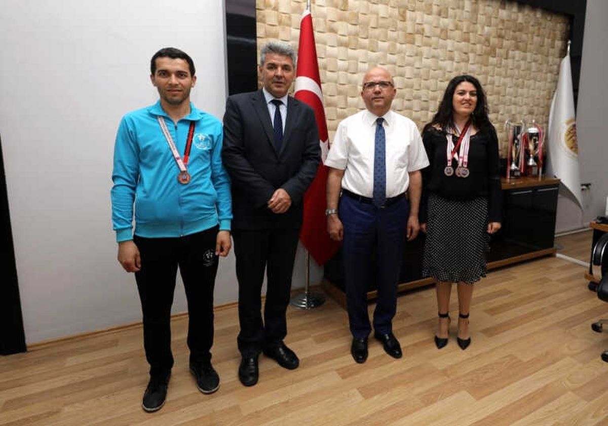 Başarılı Atletlerden Başkan Çoban\'a Ziyaret