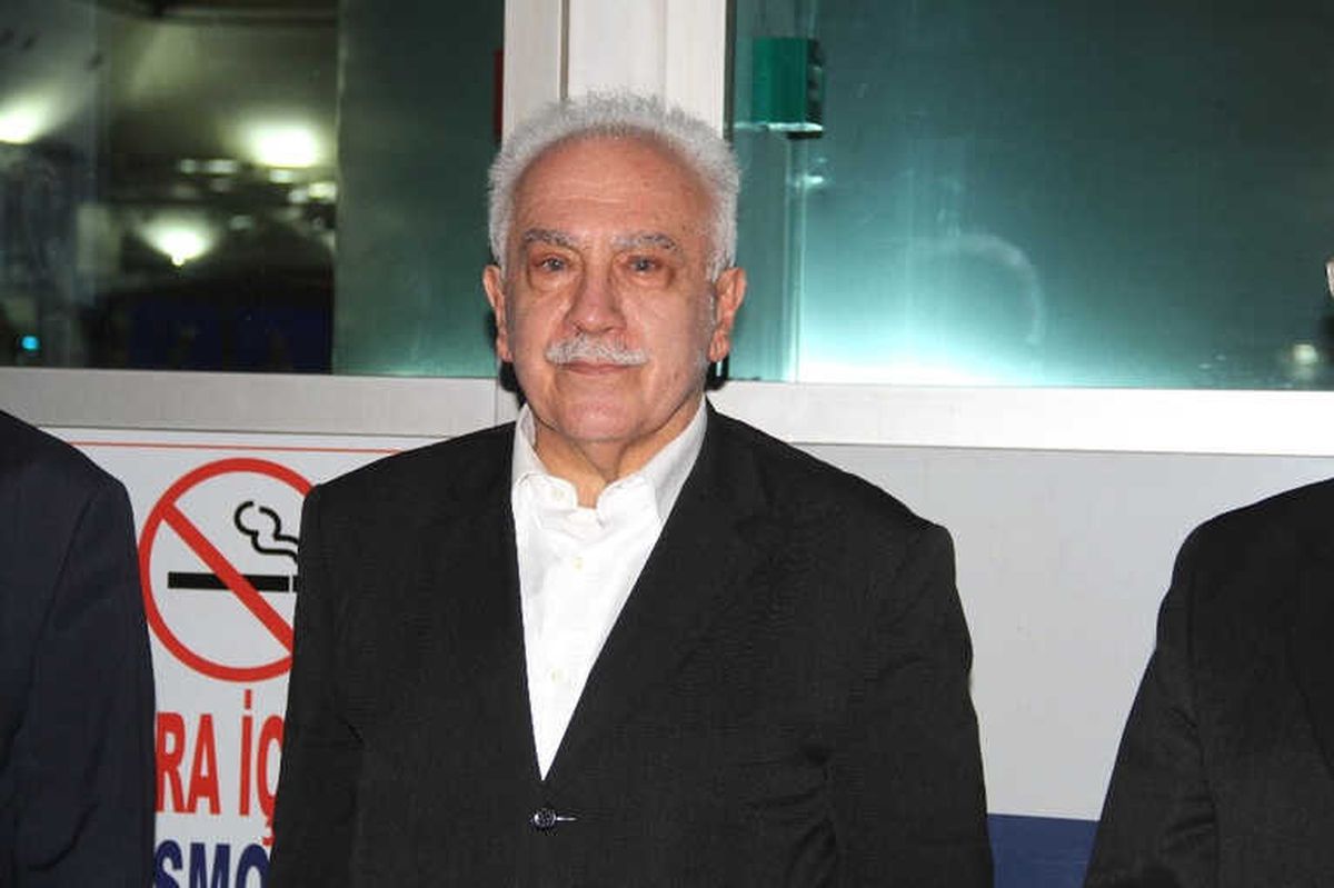 Doğu Perinçek, Çin Komünist Partisi\'nin Davetlisi Olarak Pekin\'e Gitti
