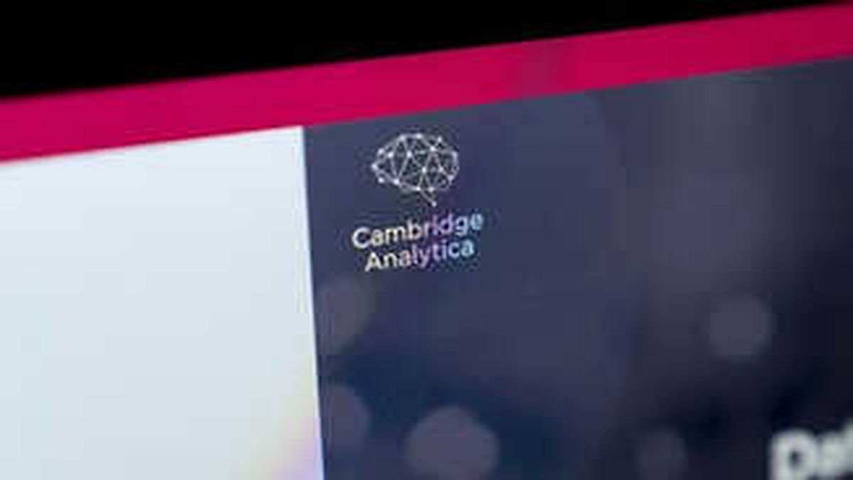 Facebook ile Adı Skandala Karışan Cambridge Analytica Firması Kapanıyor