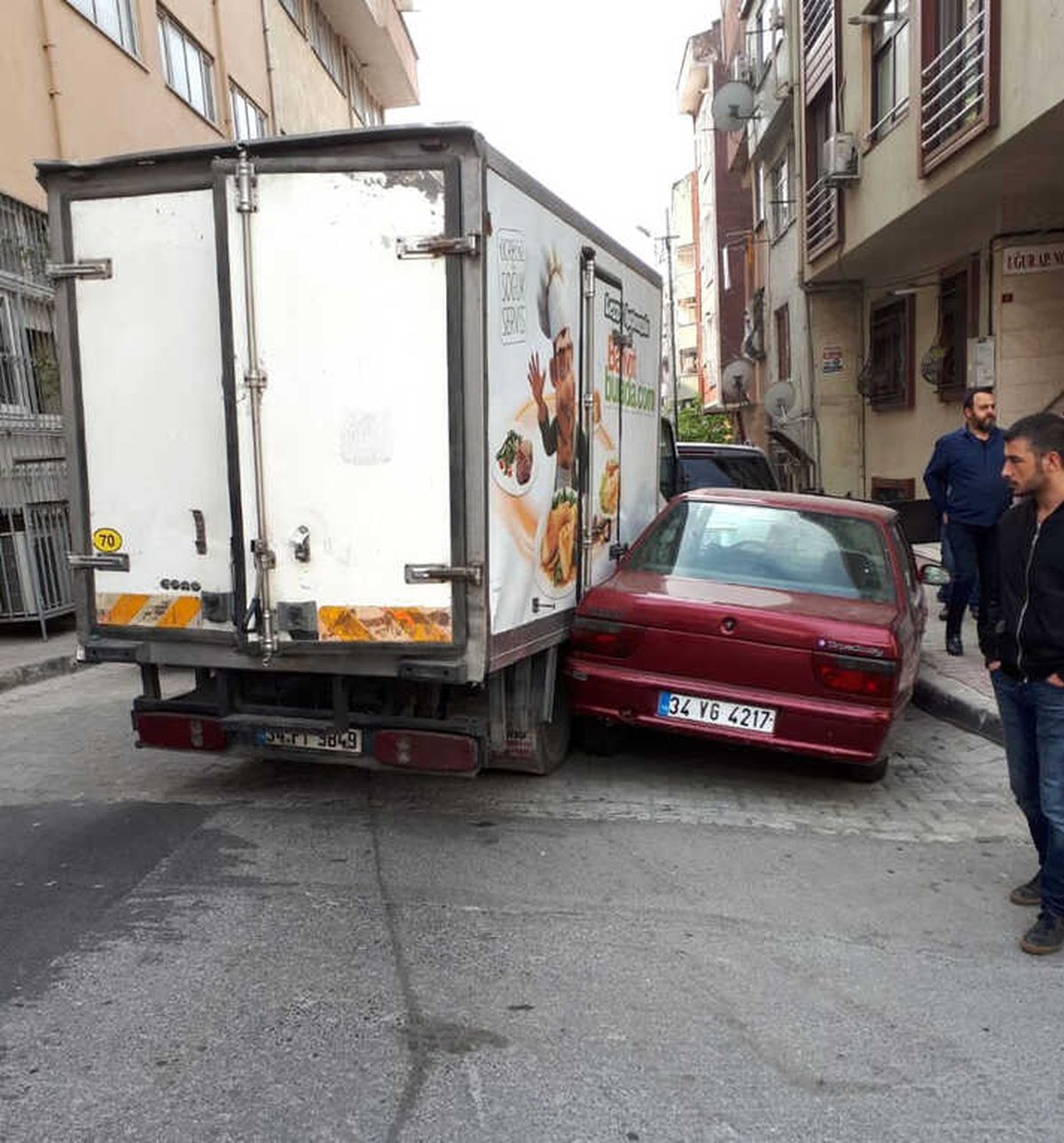 Freni Boşalan Kamyonet 4 Araca Çarptı
