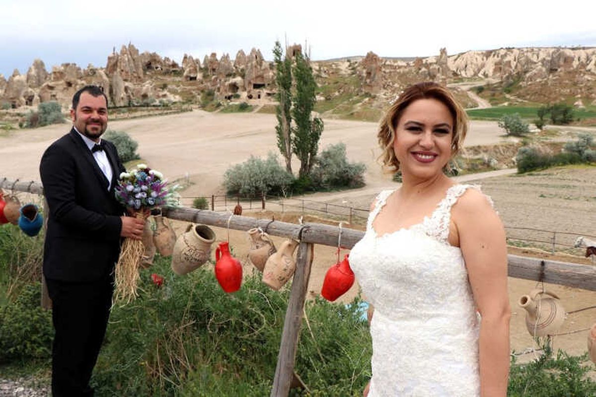 Gelin, Damat Fotoğrafları İçin Kapadokya\'ya Akın Ediyorlar