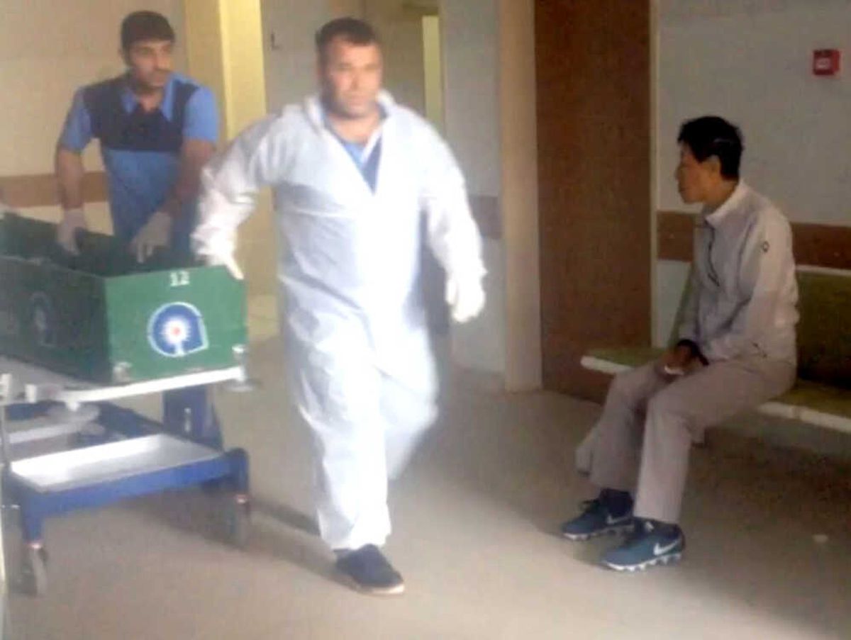 Güney Koreli Şoför, Kullandığı Araçta Ölen Arkadaşlarını Gözyaşları İçinde Uğurladı