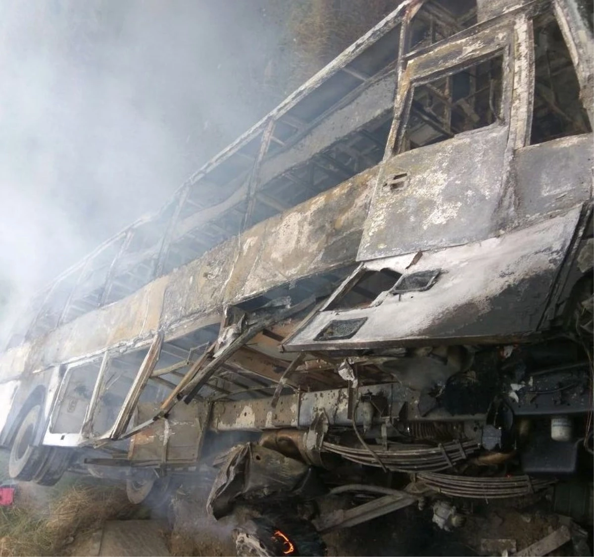 Hindistan\'daki Otobüs Kazasında Ölü Sayısı 27\'ye Yükseldi