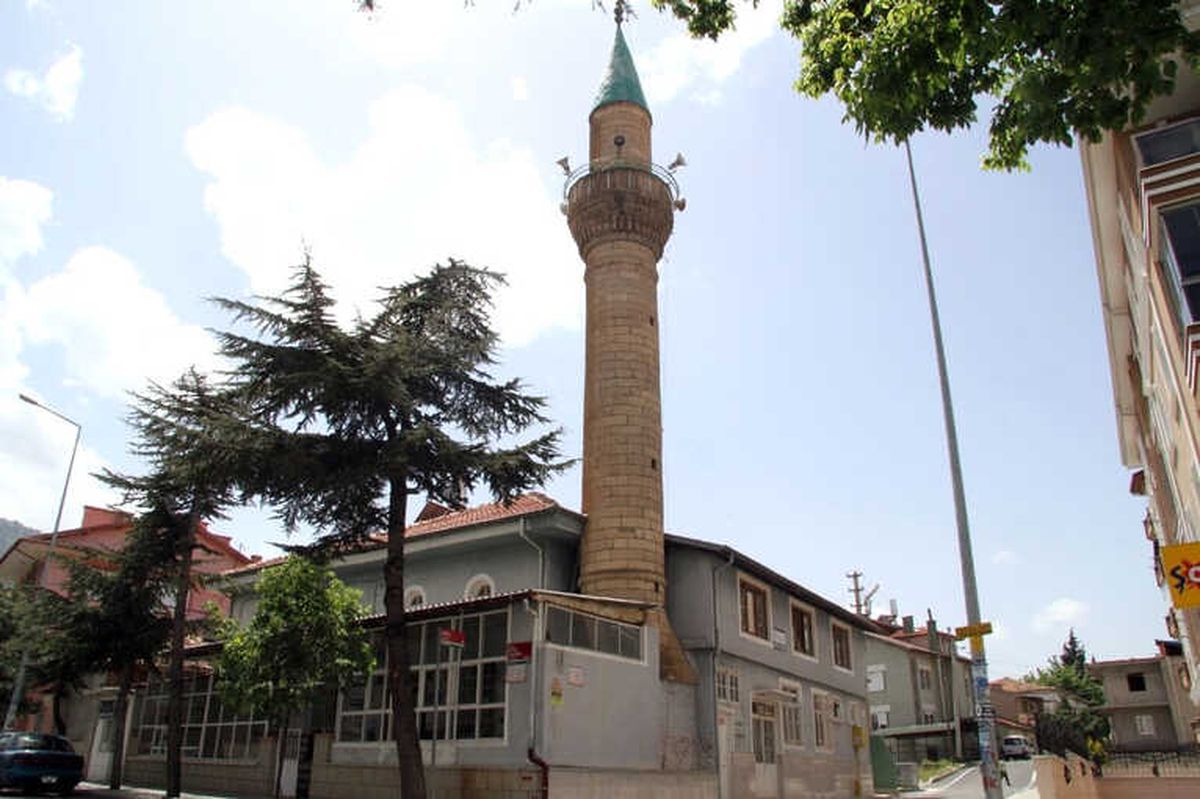 İmamın Odasından Sadaka Kutusundaki Parayı Çaldı