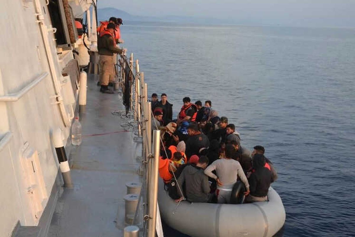 İzmir\'de 113 Kaçak Göçmen Yakalandı