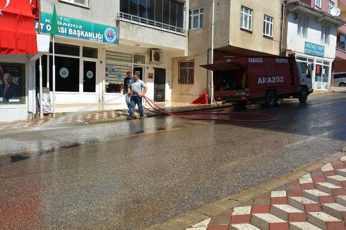 Kabadüz Belediyesince Cadde ve Sokaklar Yıkanıyor