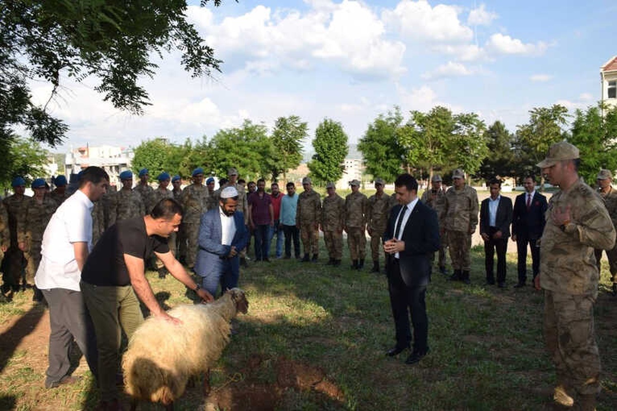 Kozluk\'ta Güvenlik Güçleri İçin Kurban Kesildi