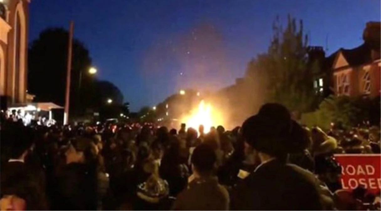 Londra\'da Yahudilerin Sokak Festivalinde Patlama: 30\'a Yakın Kişi Yaralandı