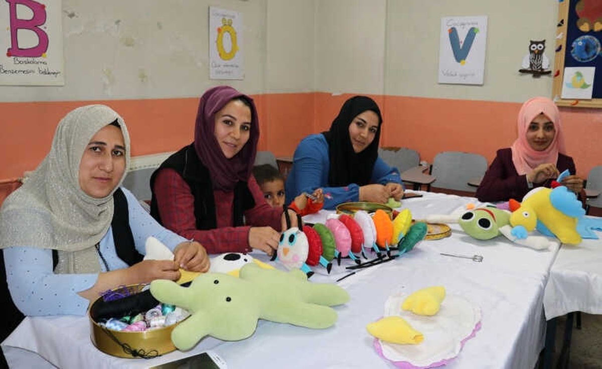 Vanlı Kadınlar, Çocuklar İçin Sağlıklı Oyuncaklar Üretiyor