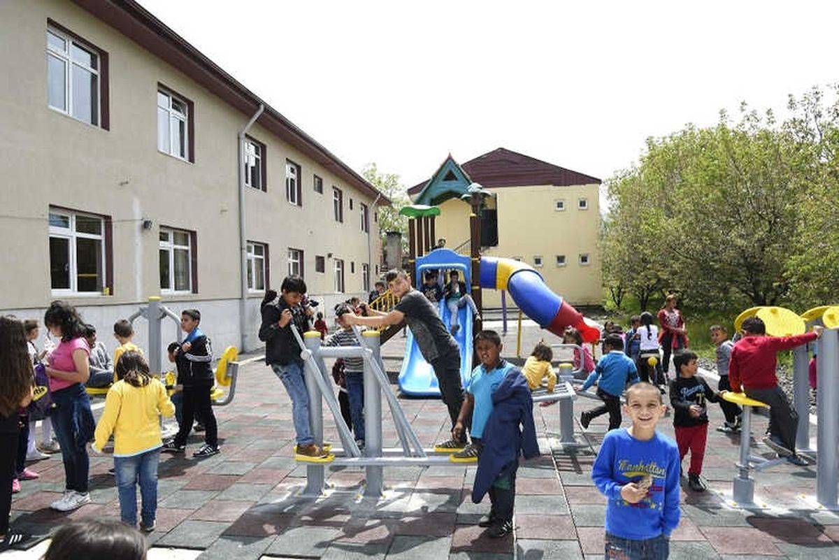Tekkeköy\'deki Okullar ve Çevreleri Güzelleşiyor