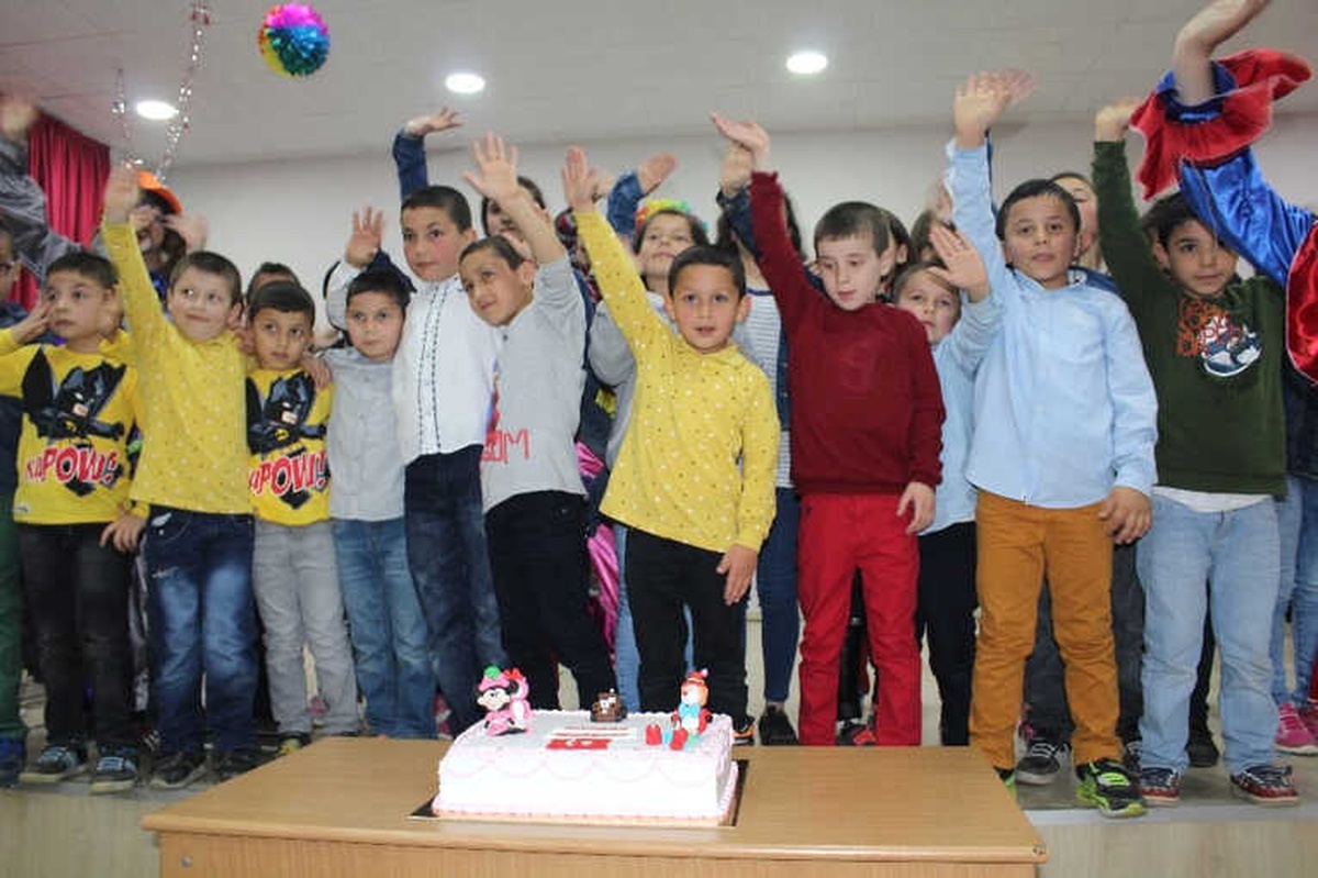 Üniversite Öğrencileri Minikleri Sevindirdi