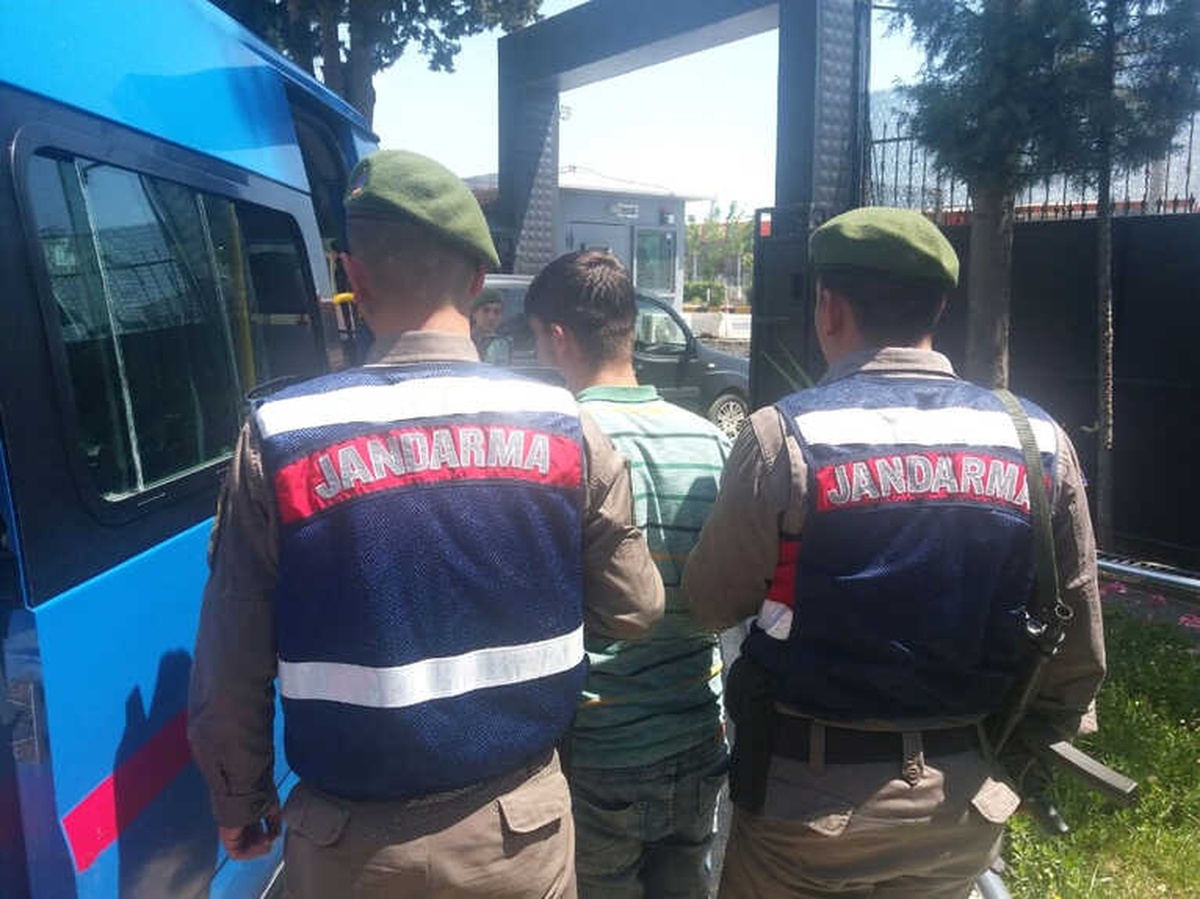 Araçtan Hırsızlık Yapan 3 Kişi Suçüstü Yakalandı