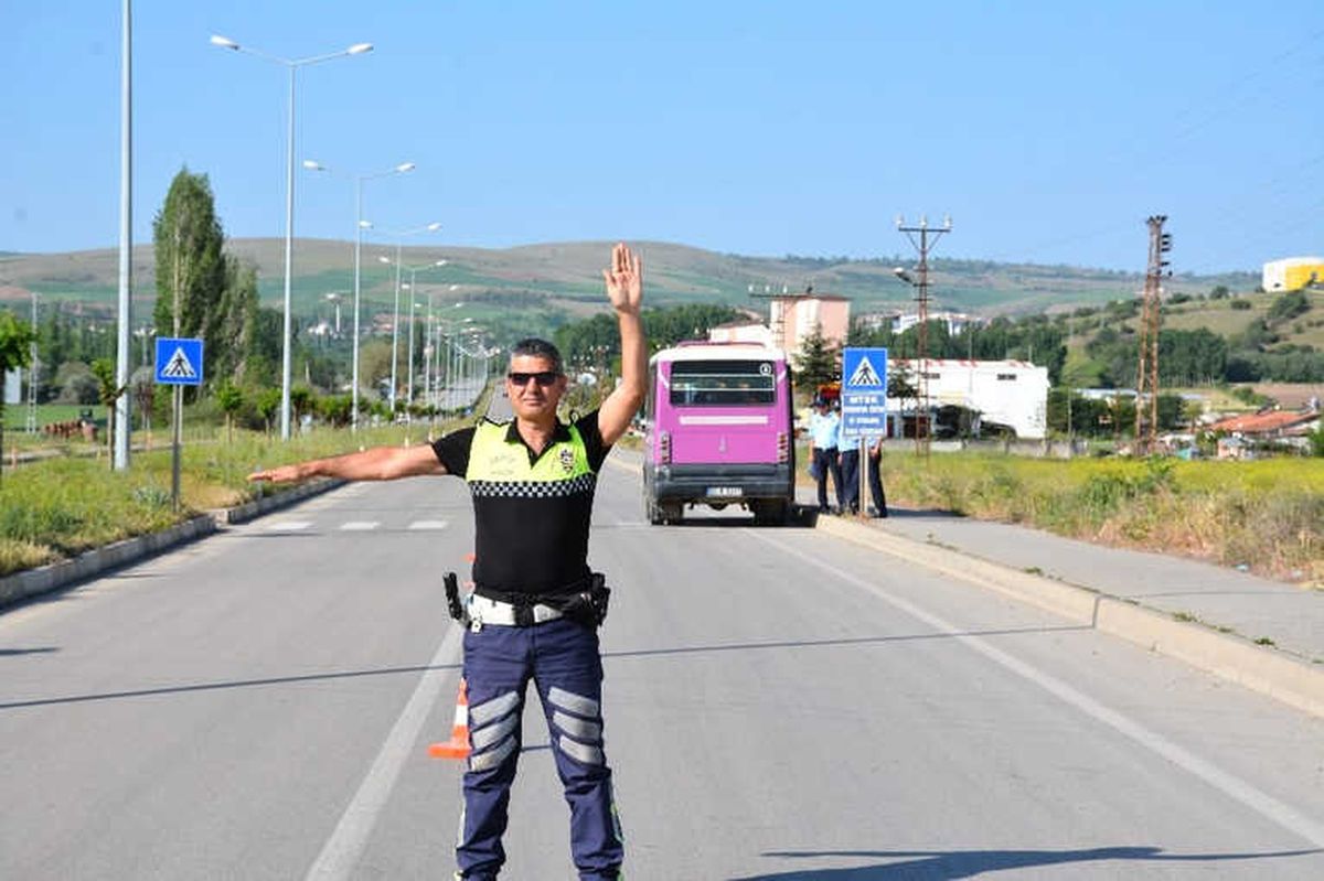 Ayakta Yolcu Taşıyan Üniversite Servis Şoförlerine Ceza Yağdı