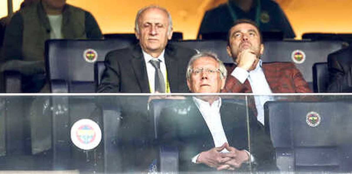 Aziz Yıldırım Tribünde