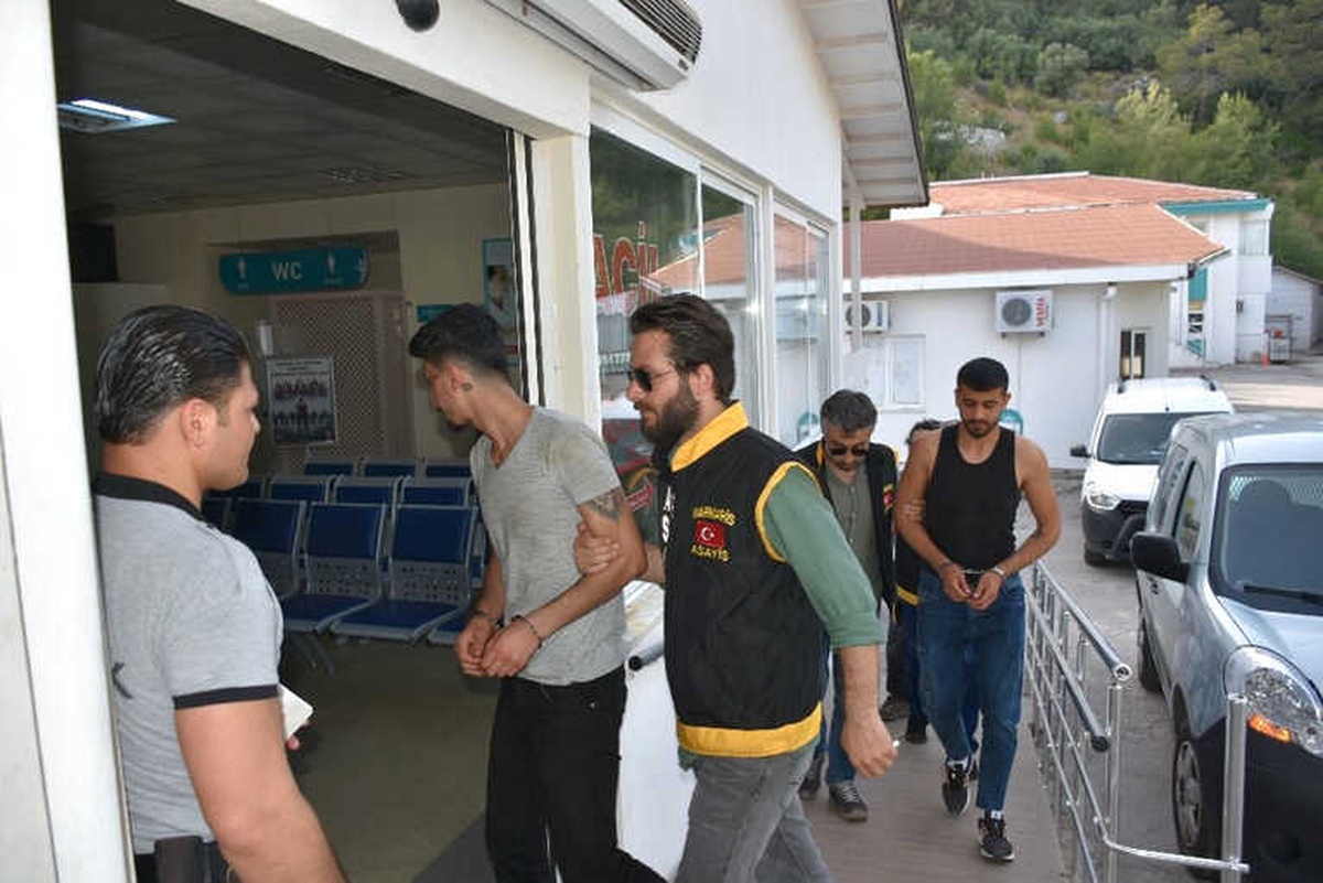 Barışmak İçin Çağırdıkları Kişinin Kulağını Kesip Gasp Ettiler