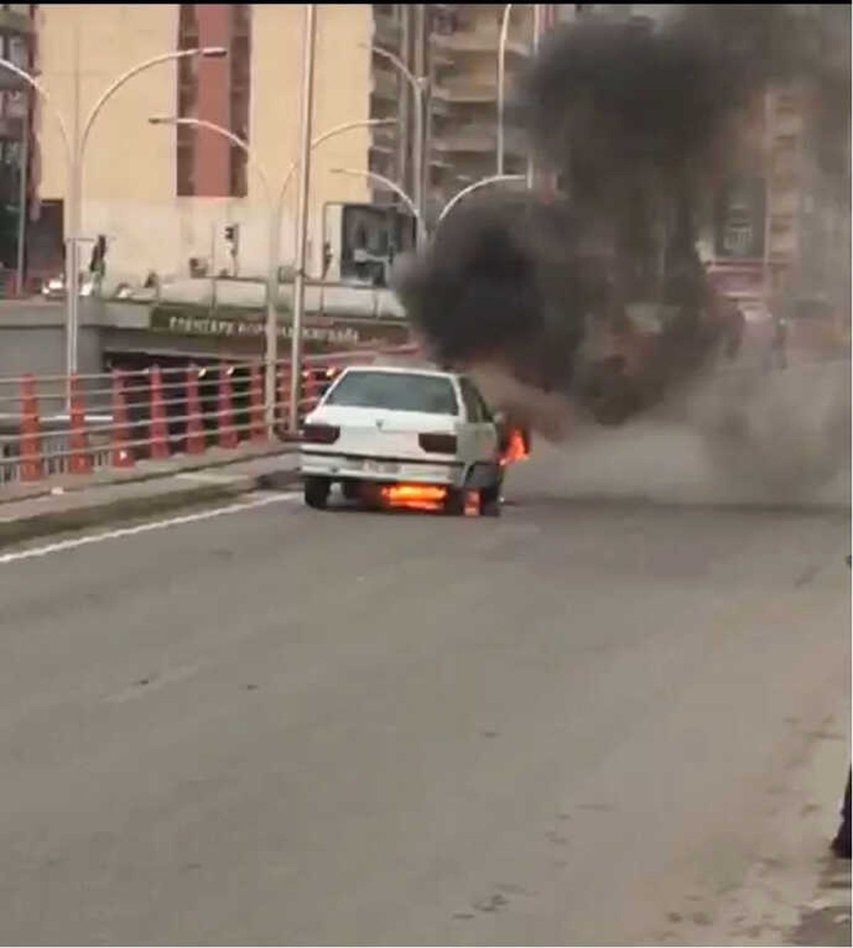 Batman\'da Seyir Halindeki Otomobil Alev Aldı