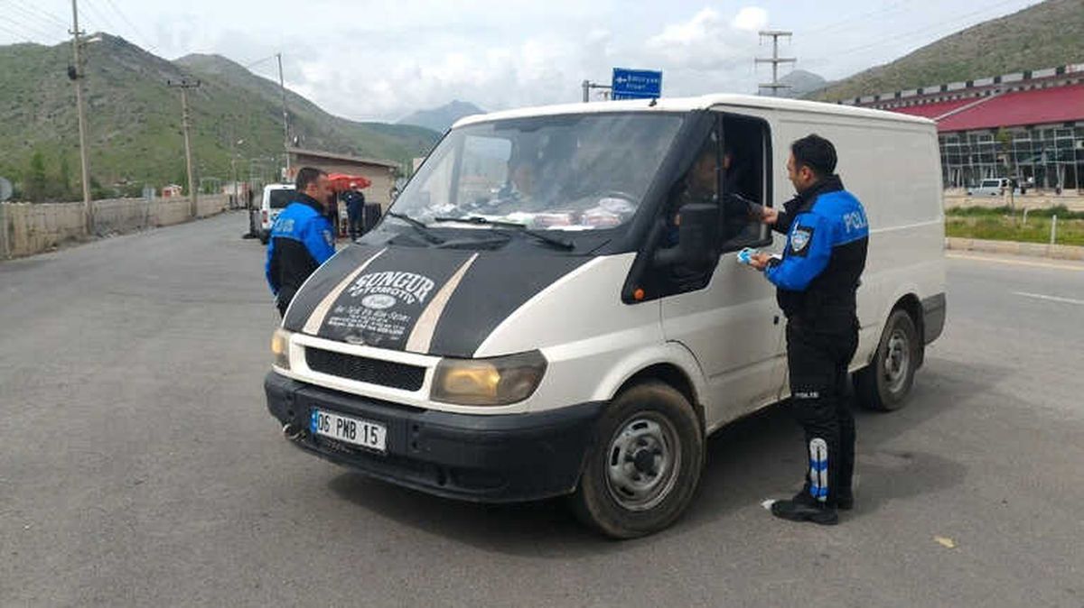 Bitlis\'te \'Karayolu Trafik Güvenliği Haftası\' Etkinliği