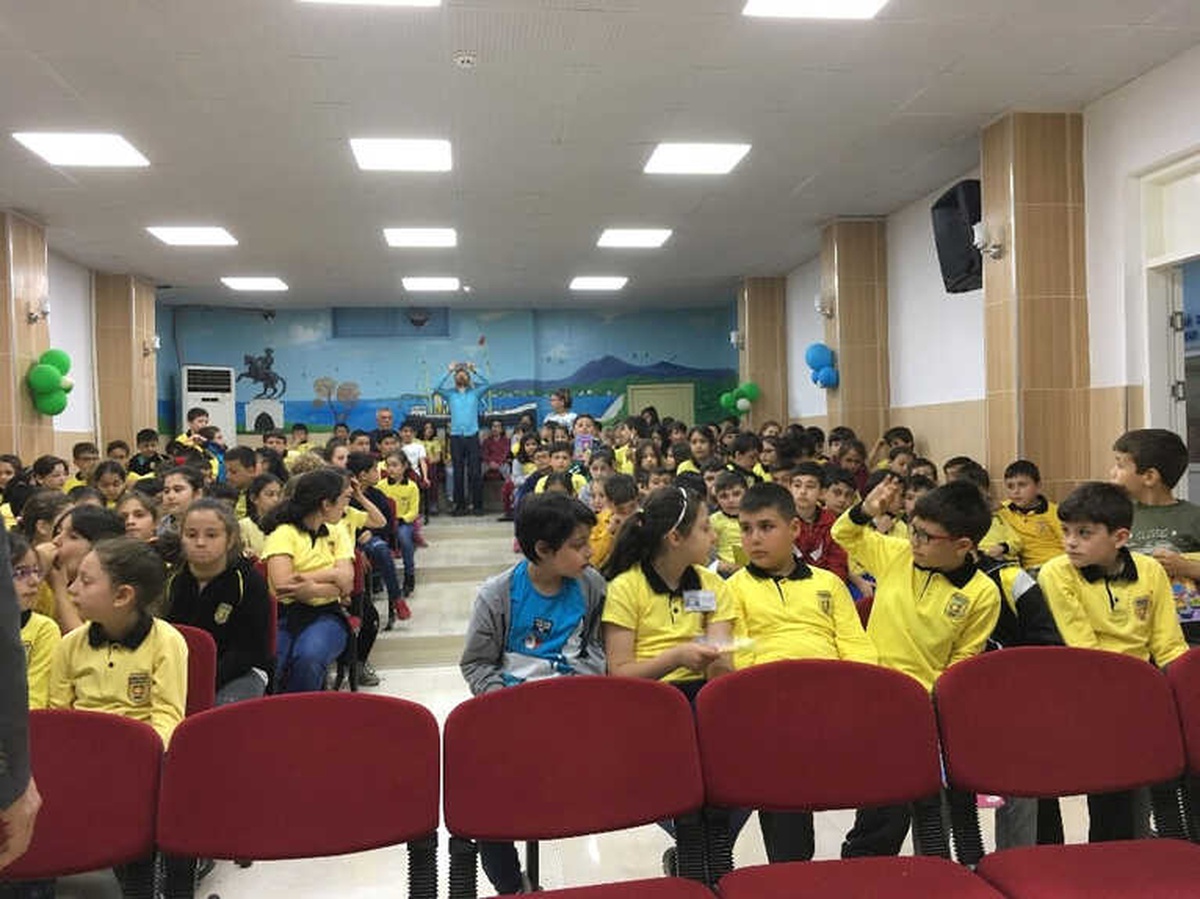 Eğitimci Yazar Ferzende Tanışır İlköğretim Öğrencileriyle Söyleşi Yaptı