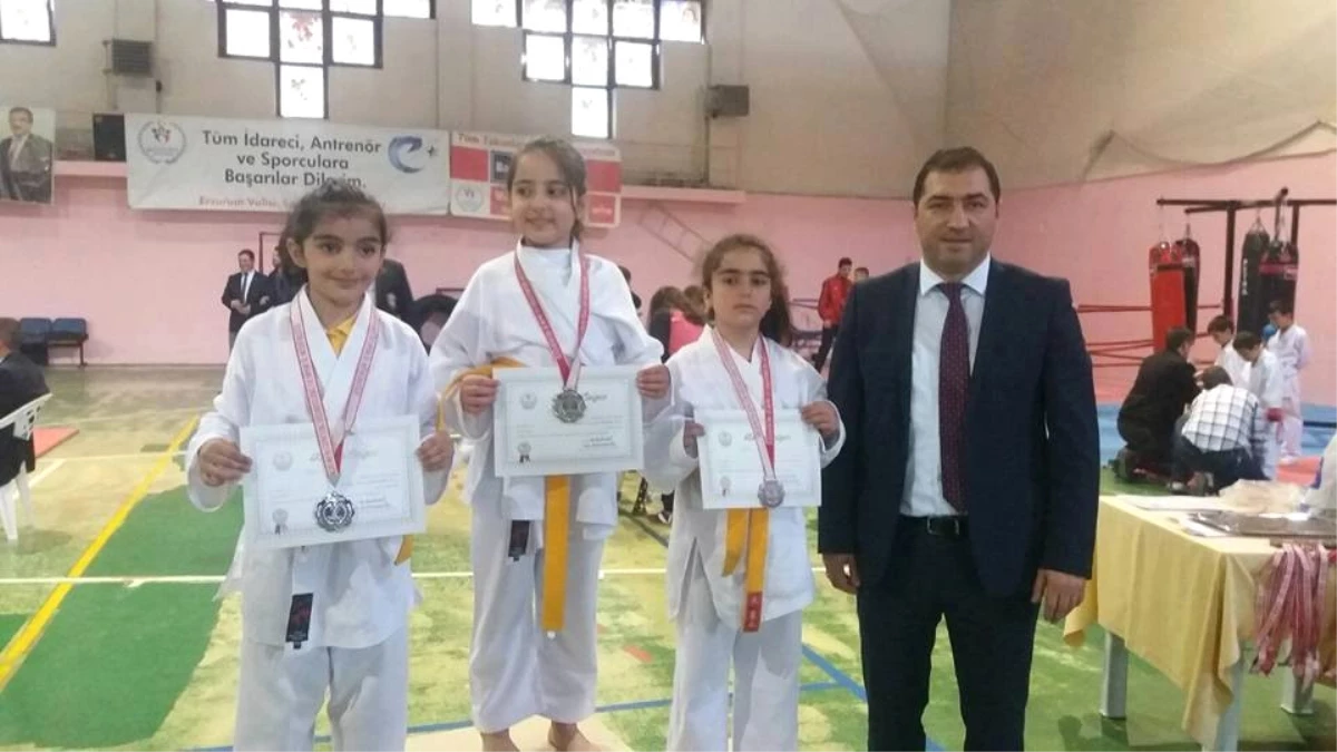 Erzurum\'da \'Karate İl Birinciliği" Müsabakaları Yapıldı