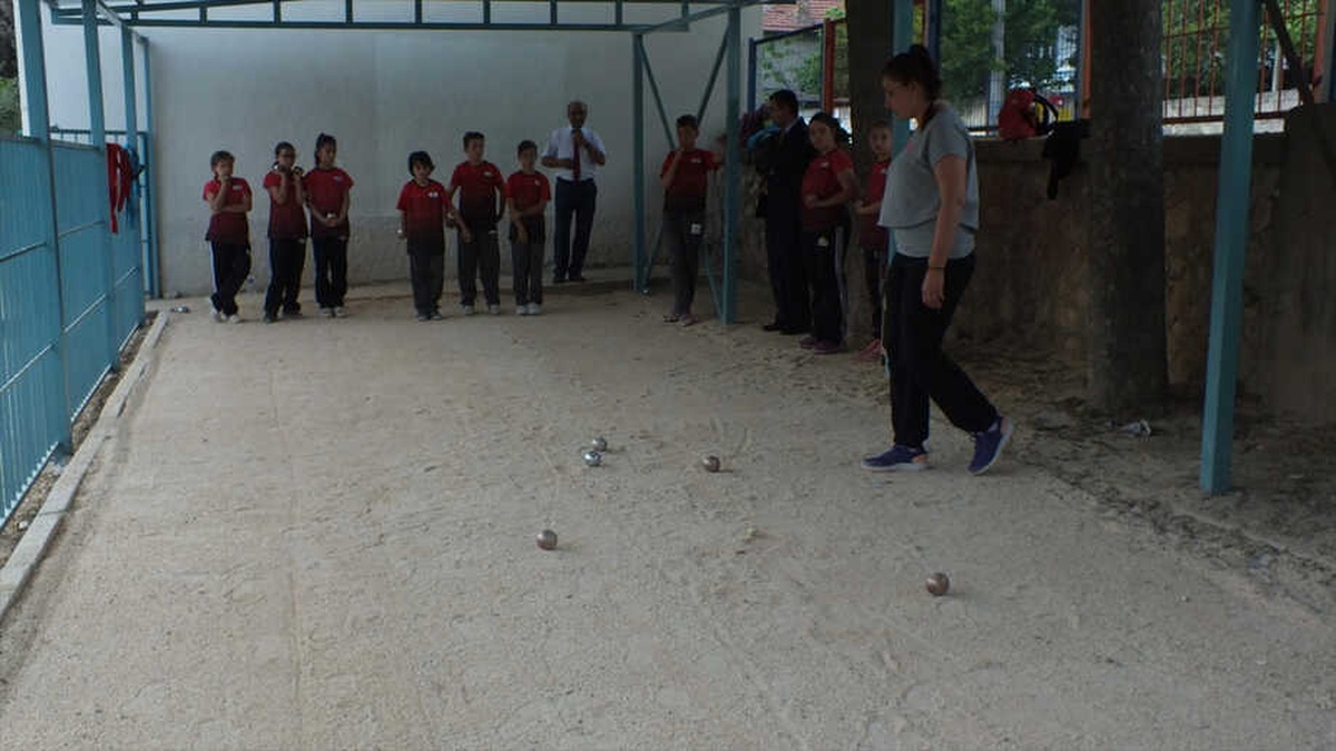 Gölpazarı\'nda Gazimihal Ortaokulu Bocce Takımına Destek