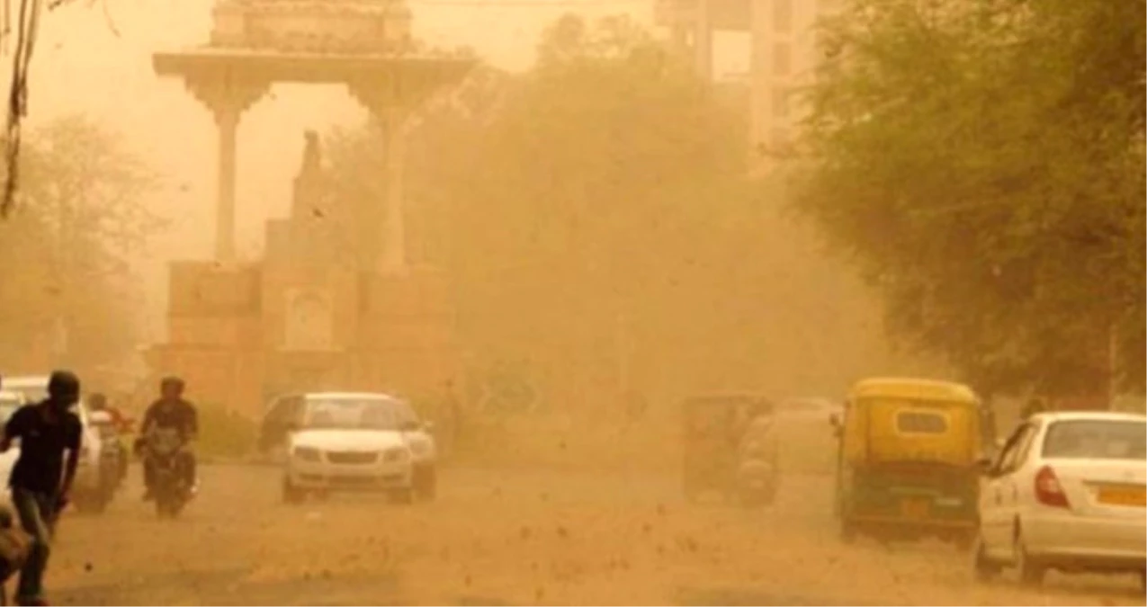Hindistan\'daki Kum Fırtınasında Bilanço Ağırlaşıyor! Ölenlerin Sayısı 125\'i Geçti