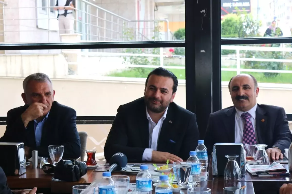 İşadamı Karagöz: "Halka Hizmet Hakk\'a Hizmettir Anlayışıyla Yola Çıktık"