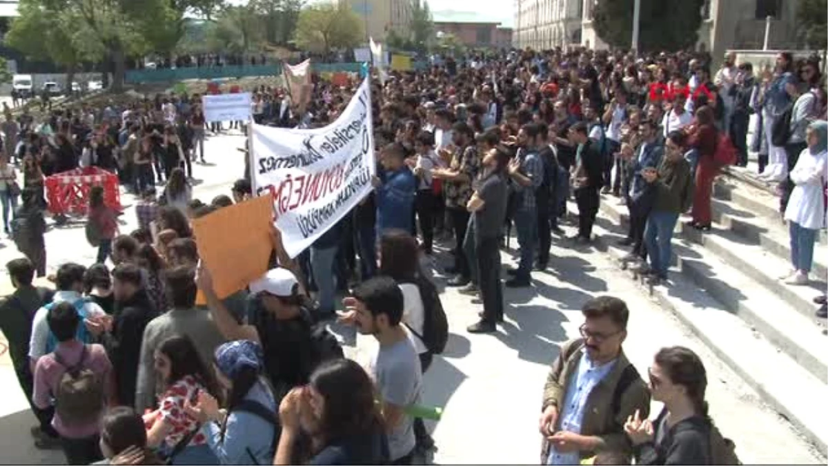 İstanbul Üniversitesi\'nde Bölünme Protestosu