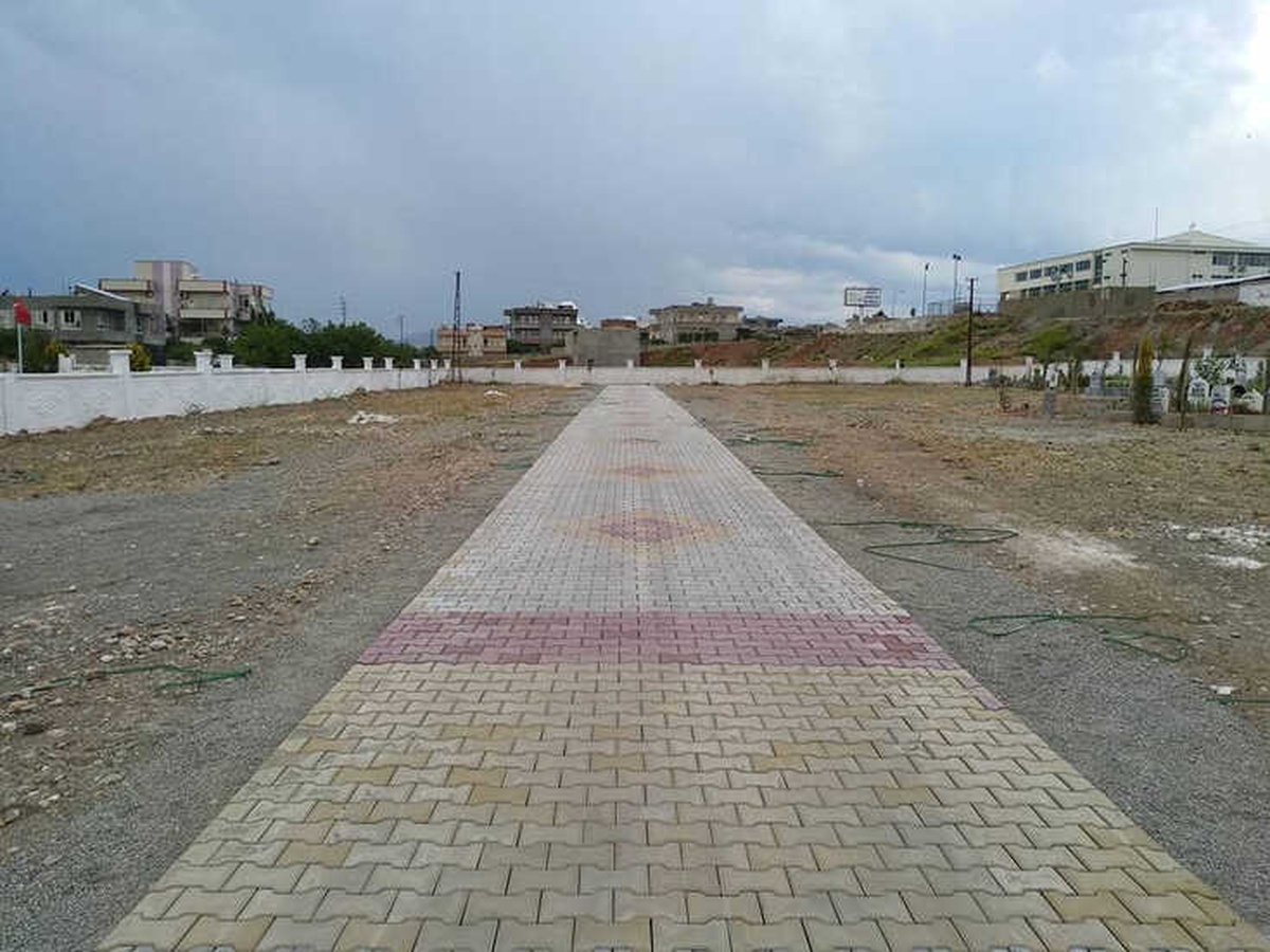 Kahta Belediyesi Mezarlıklarda Parke Çalışması Başlattı