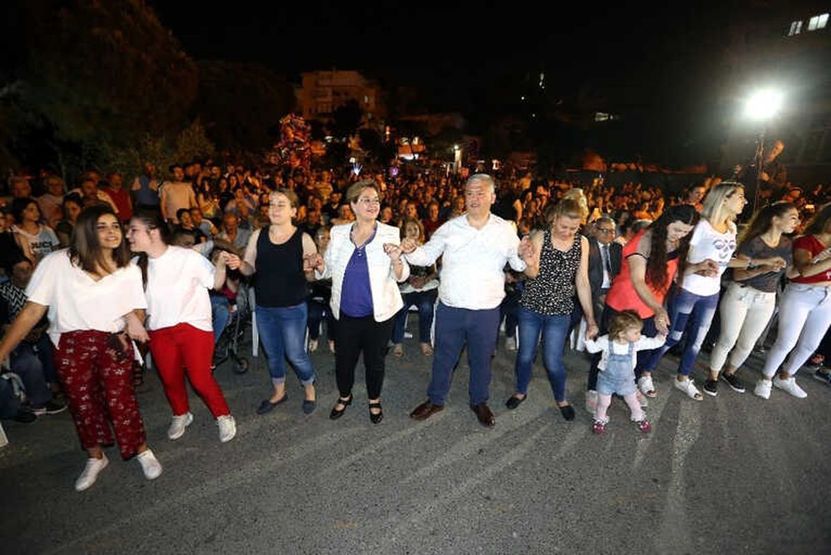 Konak\'ta Balkan Halayı
