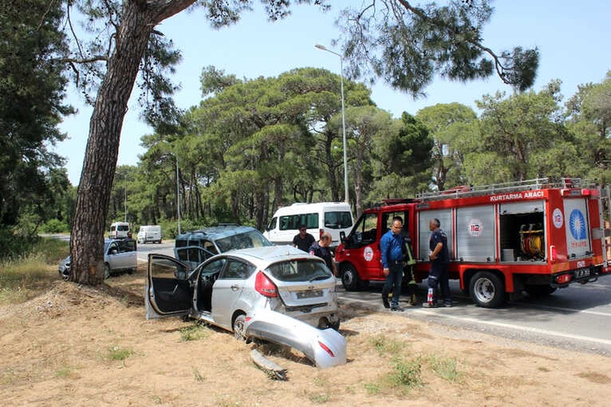 Kontrolü Kaybeden Sürücü Karşı Şeritten Gelen Araca Çarptı: 2 Yaralı
