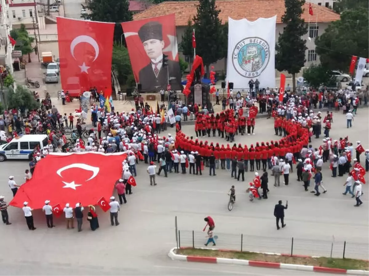 Mut\'ta "Türkçülük Günü" Yürüyüşle Kutlandı