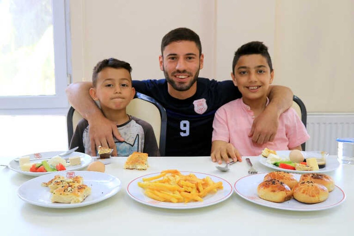Pendikspor\'dan Gülümseten Hareketler