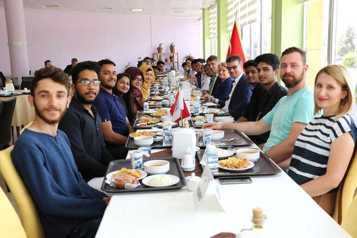 Rektör Polat, Uluslararası Öğrencilerle Görüştü
