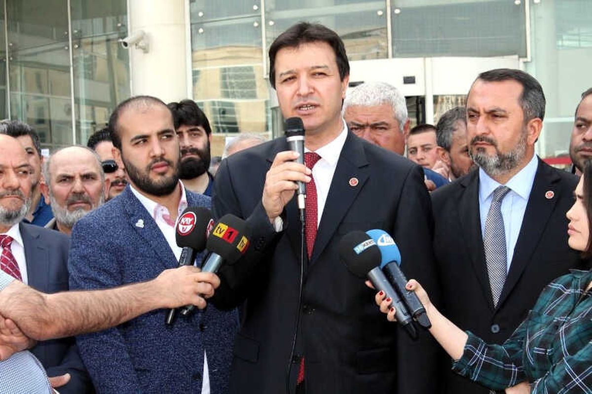 Saadet Partisinde İlk 2 Saatte 30 Bin İmza Toplandı