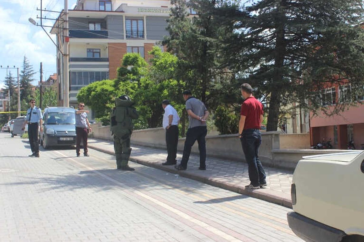 Tavşanlı\'da Şüpheli Kutu Fünye ile Patlatıldı