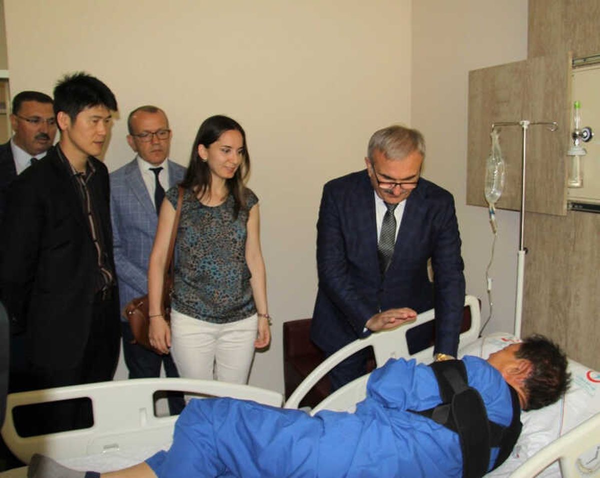 Vali Karaloğlu\'ndan Yaralı Güney Koreli Turistlere Ziyaret