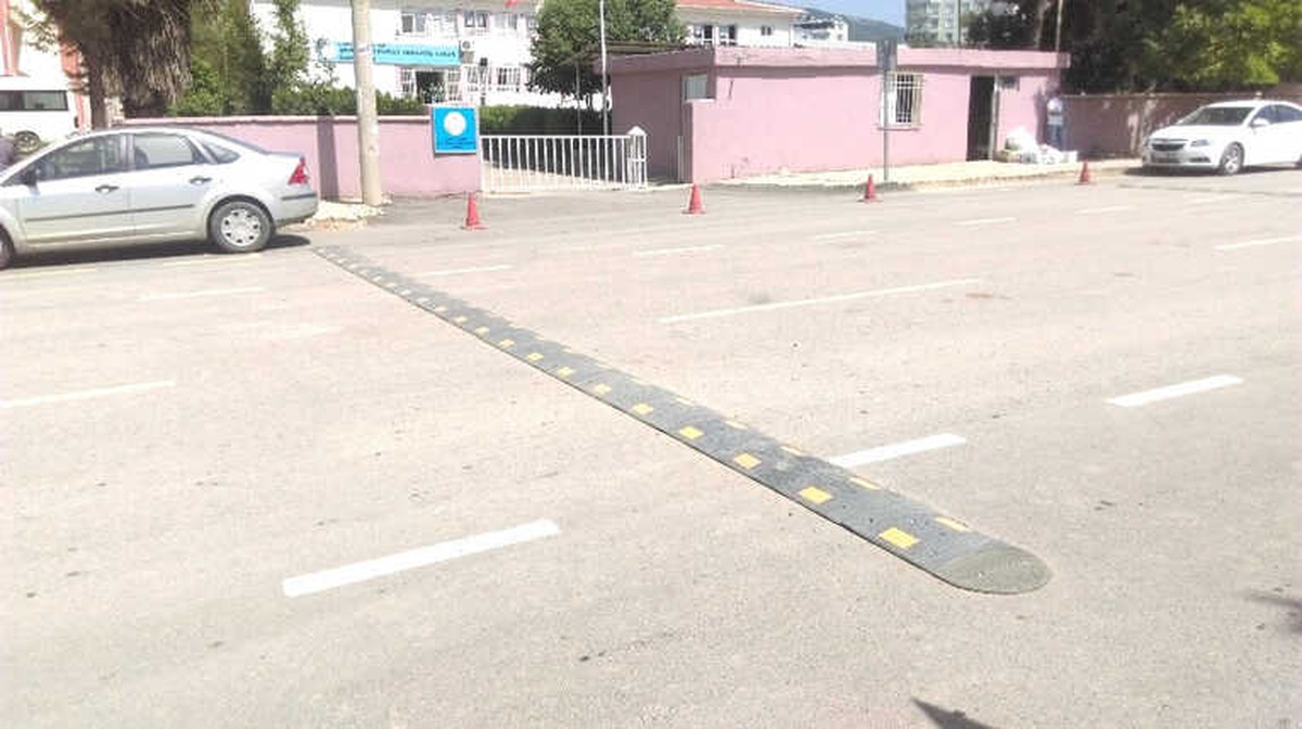 Yollara Hız Kesici ve Kasis Yapılıyor